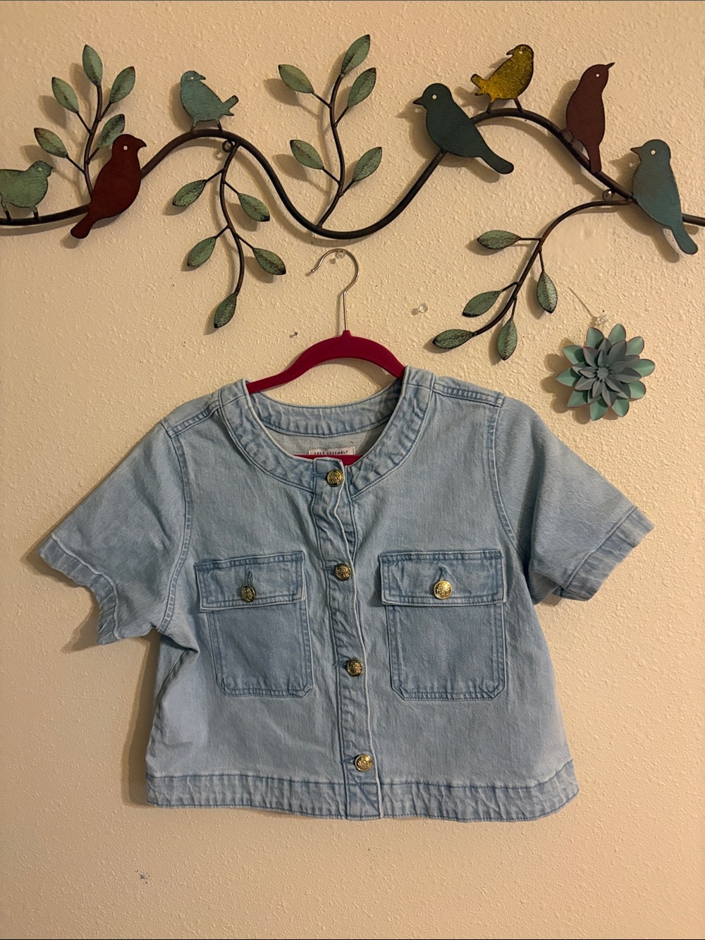 Light Wash Short-Sleeve Denim Jacket - Casual Crop
